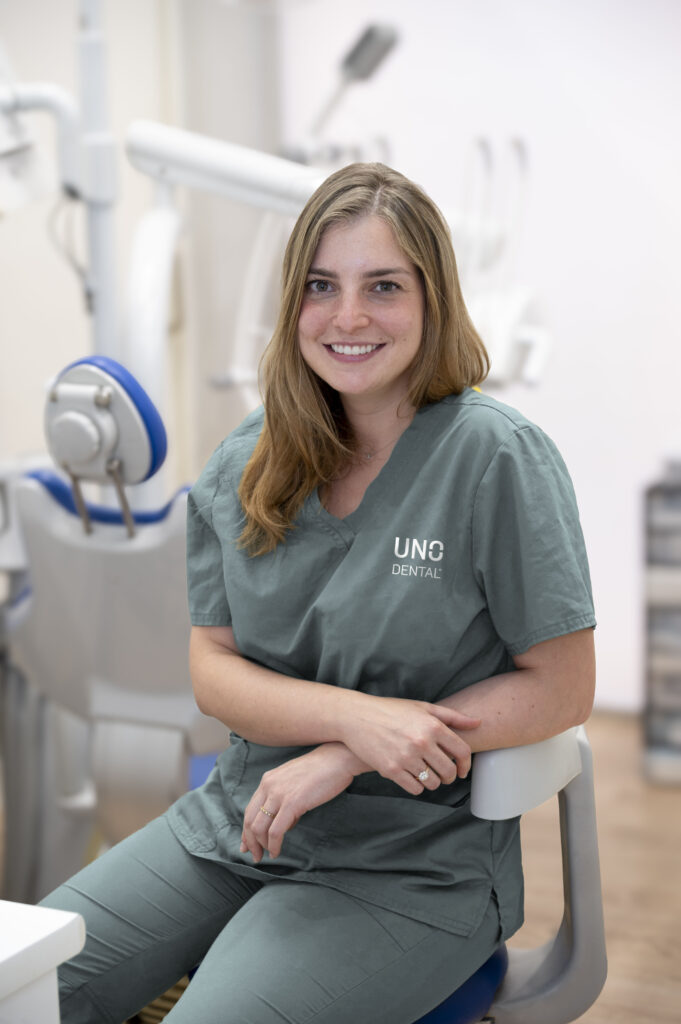 Sofía-odontóloga-UNO-DENTAL